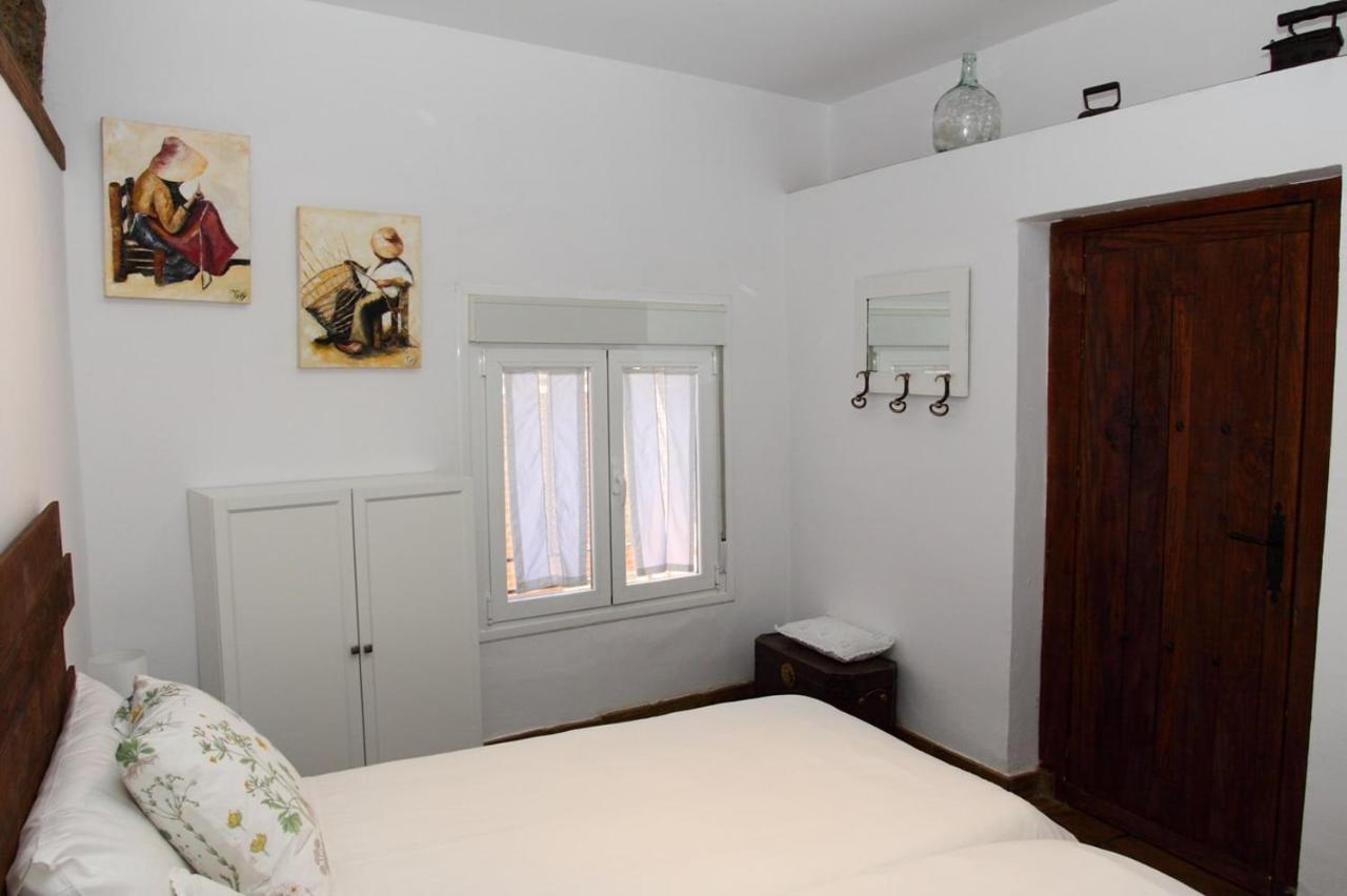 Nido Menas Villa Torrejon el Rubio Exterior photo